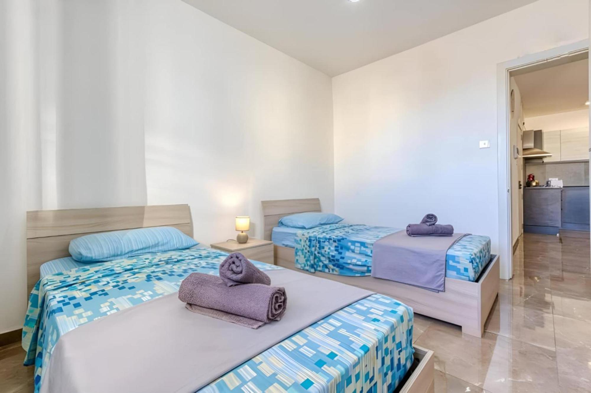 Large, 3 Bedroom Apartment In Marsascala Marsaskala Esterno foto
